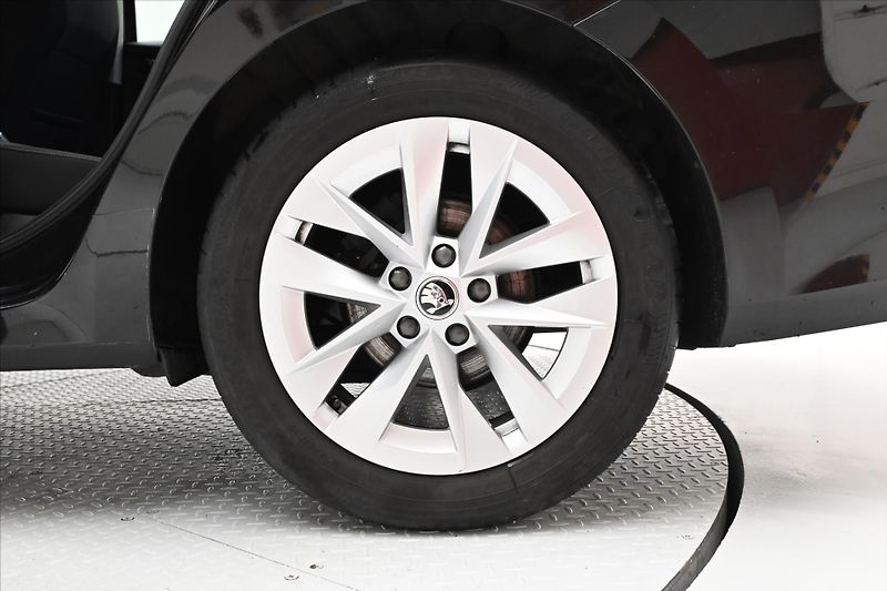 Škoda Octavia 2,0 TDI 110 kW DSG Style Záruk - fotka 31 z 31