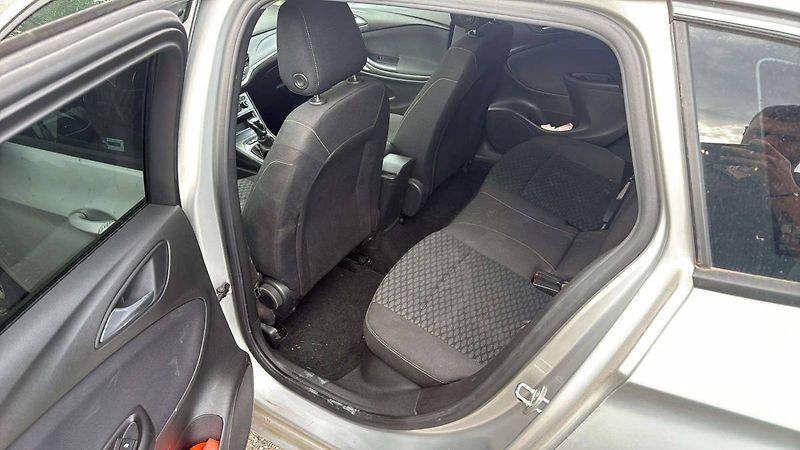 Opel Astra ST Enjoy D 16 DTH S/S (100kW/ - fotka 19 z 24