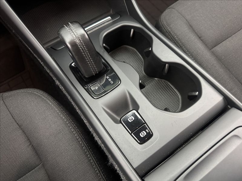 Volvo XC40 2,0 D3 AUTOMAT VÝHŘEV TAŽNÉ - fotka 24 z 41