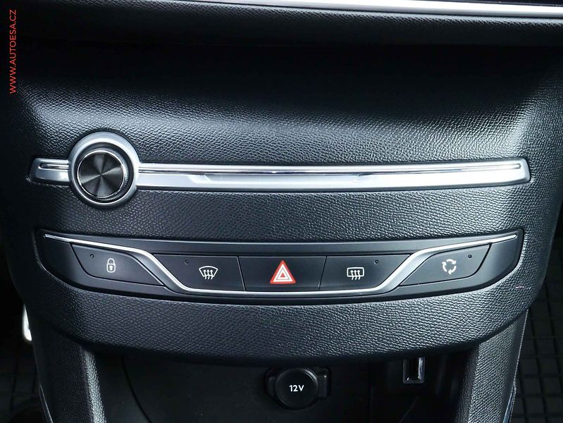 Peugeot 308 (2019) 1.5 HDi, 2.maj,ČR, AT, navi - fotka 13 z 16