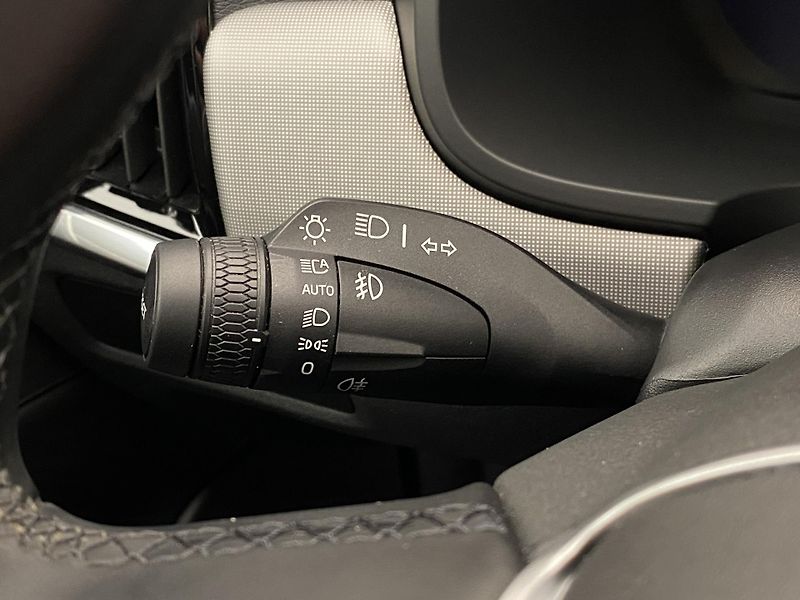 Volvo V90 T6 AWD RECHARGE REZERVACE - fotka 22 z 58