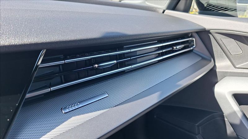 Audi A3 1,5 110 Kw 35 TFSI  ALLSTREET - fotka 25 z 31