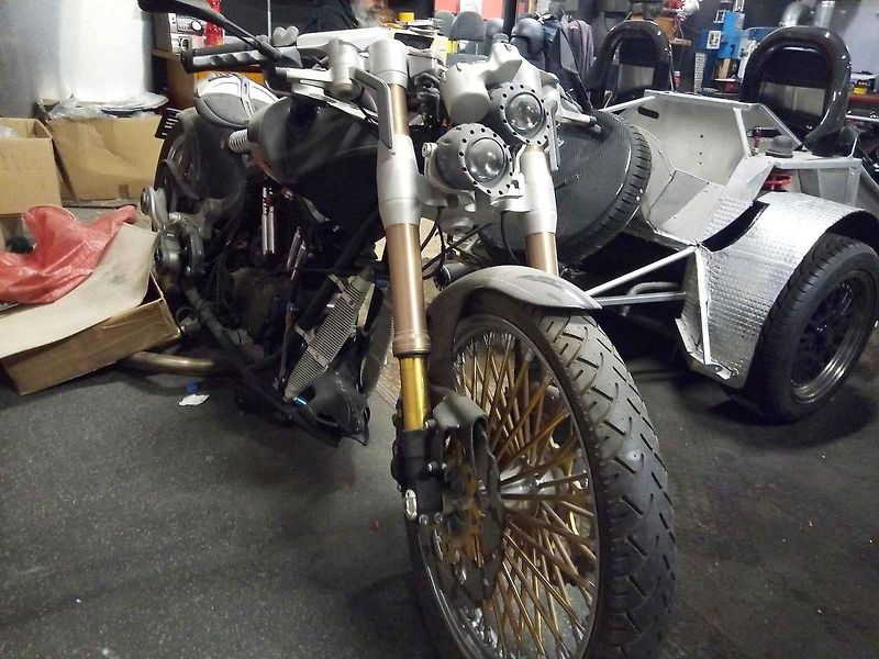V dílně Bartcycles Františka Bártíka ve Smržovce.