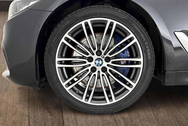 BMW Řada 5 540d xDrive - fotka 6 z 27