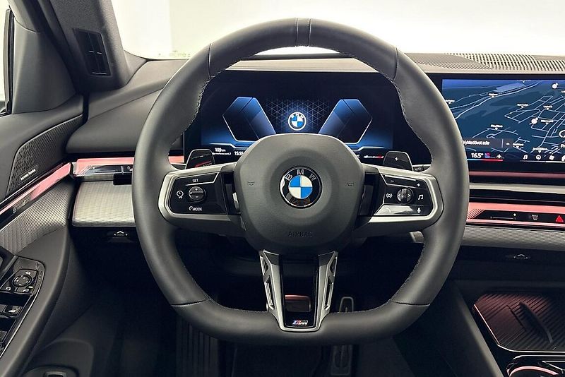 BMW Řada 5 540d xDrive Touring - fotka 20 z 25