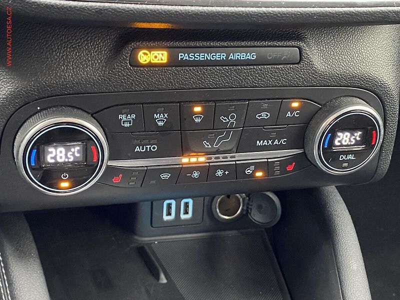 Ford Focus (2021) 2.0 TDCi, Titanium, AT, LED - fotka 16 z 20