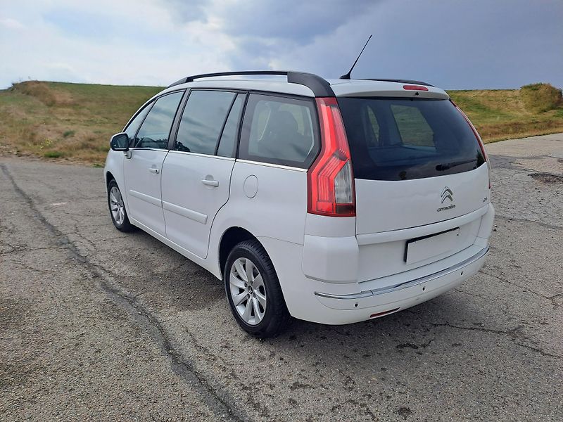 Citroën Grand C4 Picasso (2011) 1.6 HDi 7 MÍST - fotka 7 z 31
