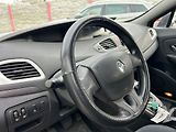 Renault Grand Scénic (2010) 1.5 DCi 78 KW - náhled 11