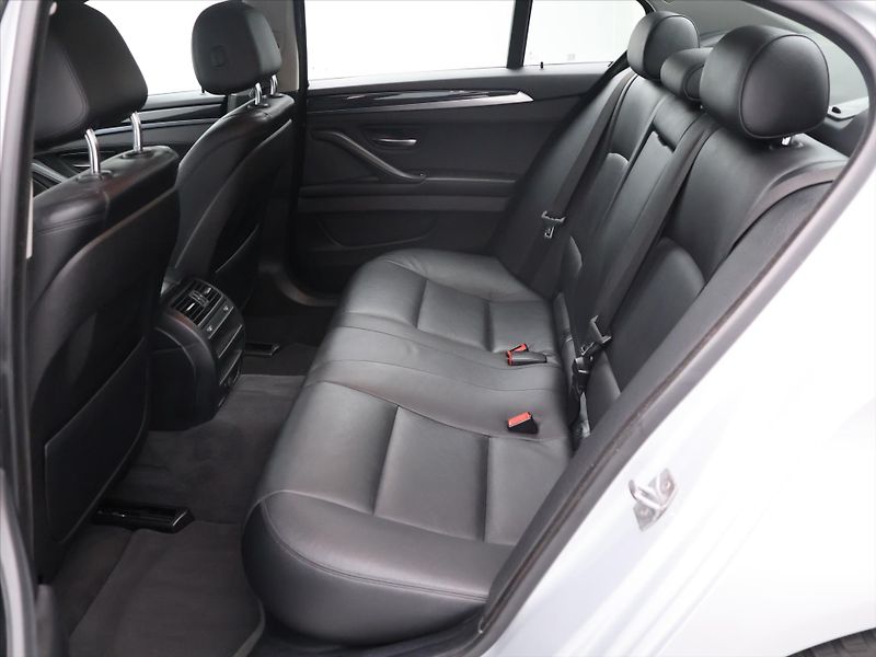 BMW Řada 5 2,0 d 160kW xDrive Aut. CZ - fotka 14 z 38