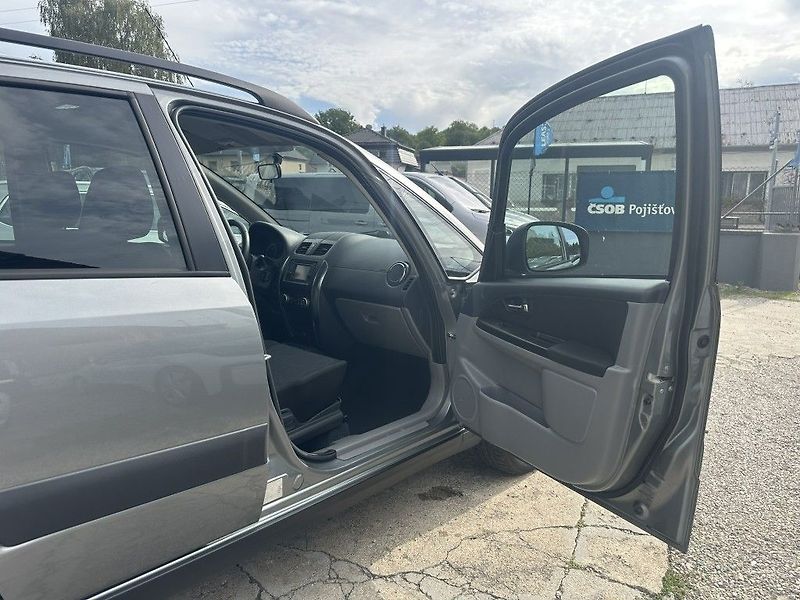 Suzuki SX4 Style 1.6i 88kW  serviska - fotka 23 z 24