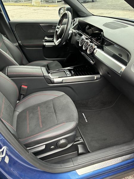 Mercedes-Benz GLB (2024) 200d 4MATIC - fotka 7 z 14