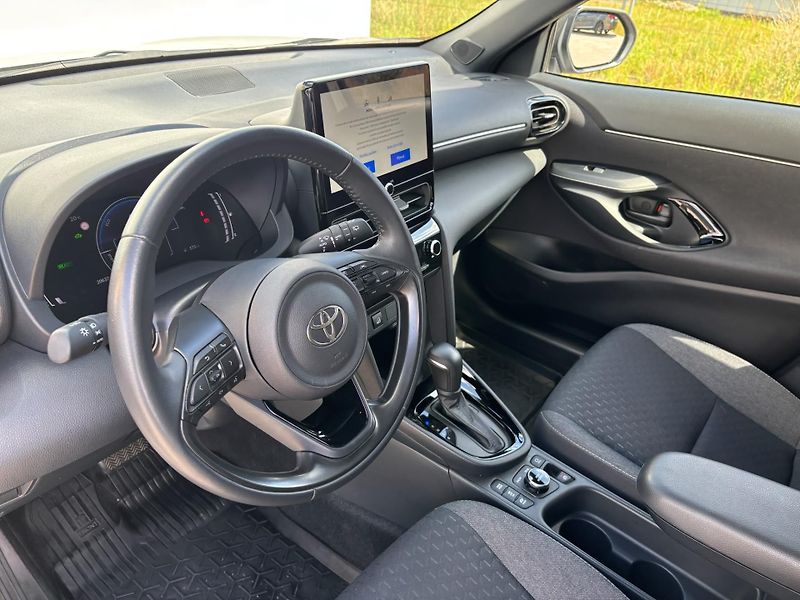 Toyota Yaris Cross 1.5 HSD e-CVT Style AWD - fotka 11 z 27