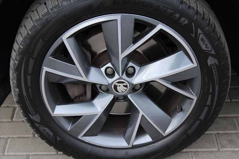 Škoda Kodiaq 2.0 TDI 140kW SPORTLINE 4x4 ČR - fotka 9 z 29