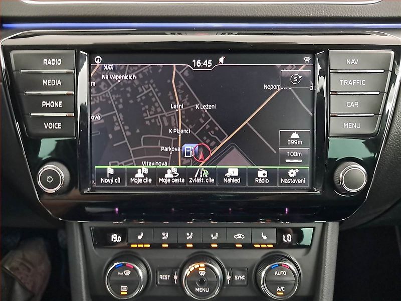 Škoda Superb (2016) 2.0 TDI, Navi, Bi-Xenony - fotka 13 z 18