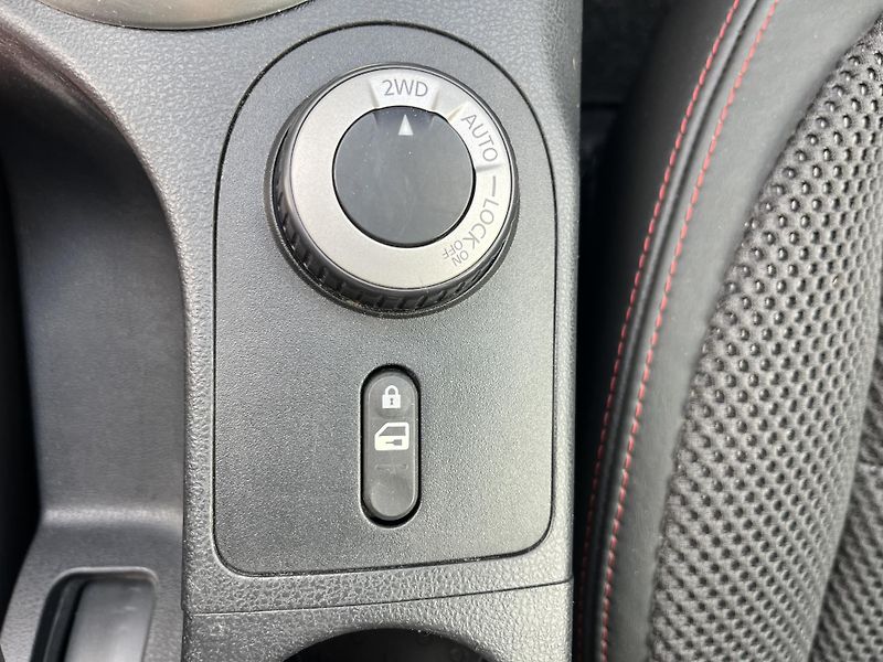 Nissan Qashqai (2009) 2.0i 104 KW, 4x4, Panorama - fotka 14 z 18
