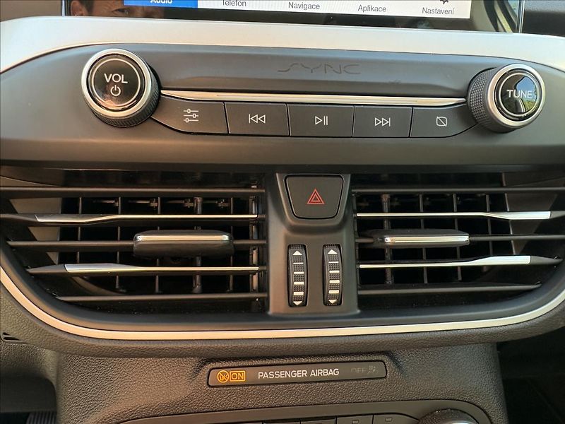Ford Focus 1,5 TDCi88kW Led,Nav,Kamer,ACC - fotka 16 z 44