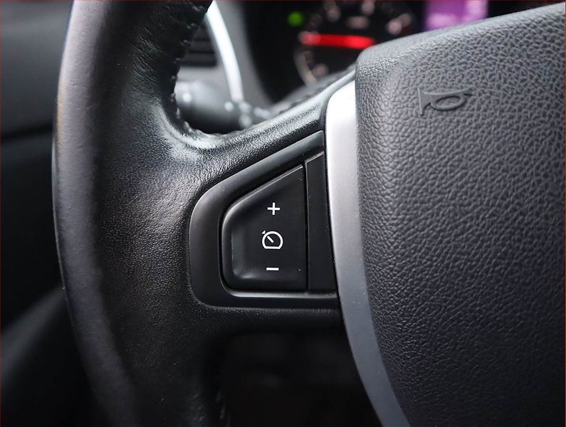 Renault Laguna (2012) 2.0 dCi, Automat, Serv.kniha - fotka 18 z 20