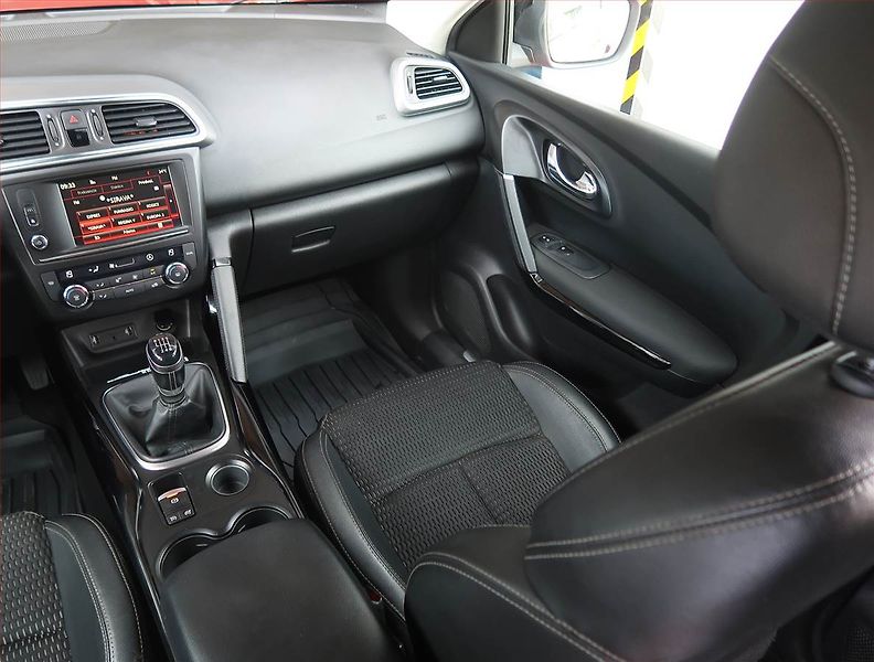 Renault Kadjar (2018) 1.2 TCe, Kůže, Tempomat - fotka 8 z 19