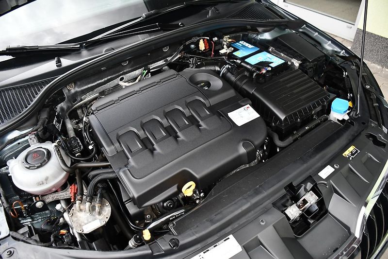 Škoda Octavia 2.0TDi STYLE VIRTUAL ACC ČR - fotka 52 z 54