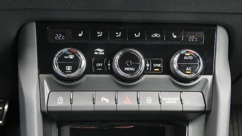 Škoda Karoq 1,5 TSI DSG Sportline - fotka 17 z 24