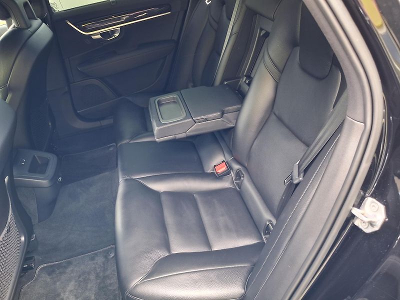 Volvo V90 (2017) 2,0 D5 173kw SERVISKA TOP STAV - fotka 17 z 51