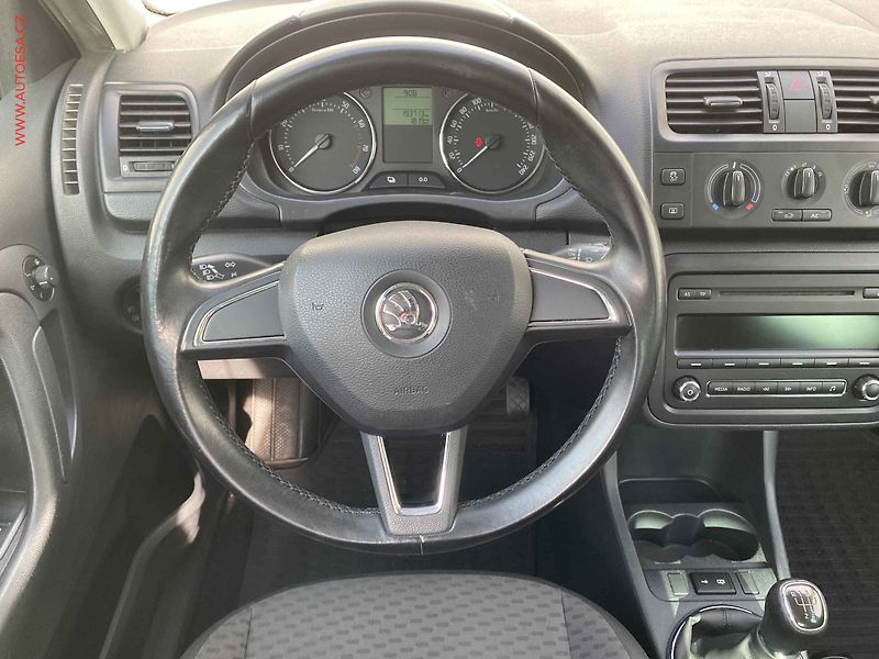 Škoda Fabia (2014) 1.2 TSi, ČR, Ambition, zámek - fotka 11 z 16