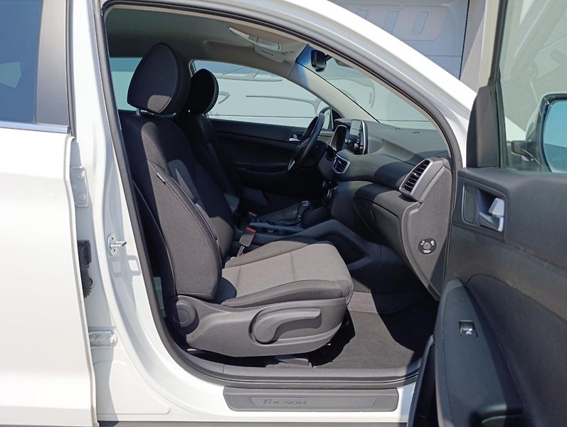 Hyundai Tucson 1.6T-GDI ADVENTURE DCT ČR  - fotka 17 z 40