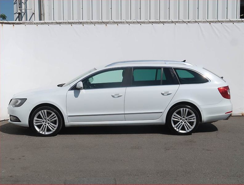 Škoda Superb (2014) Elegance 2.0 TDI, 4X4 - fotka 3 z 22