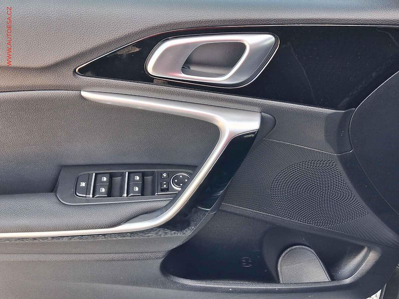 Kia XCeed (2022) 1.5 T-GDi, 2.maj,ČR, TOP, AT - fotka 11 z 25