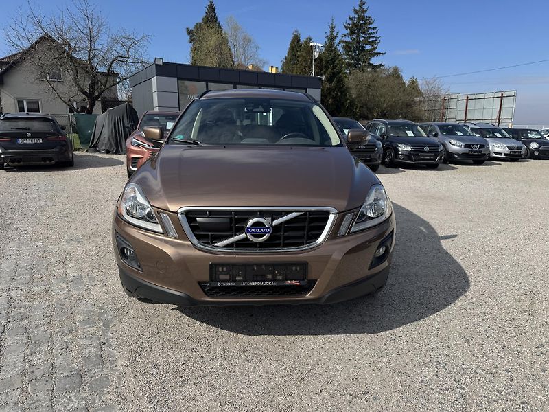 Volvo XC60 (2010) 2.4D5 151KW 1.Majitel AWD  - fotka 3 z 40