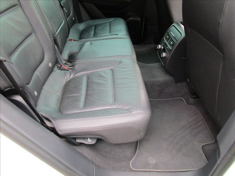 Volkswagen Touareg 3.0TDi V6  R-Line, 4x4, Bi-Xen - fotka 28 z 48