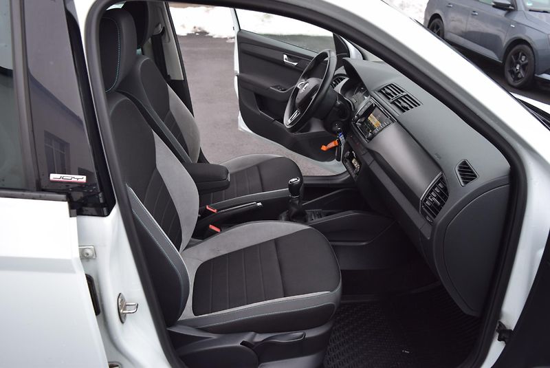 Škoda Fabia (2016) 1.2TSI 81kw AMBITION JOY OPS - fotka 34 z 49
