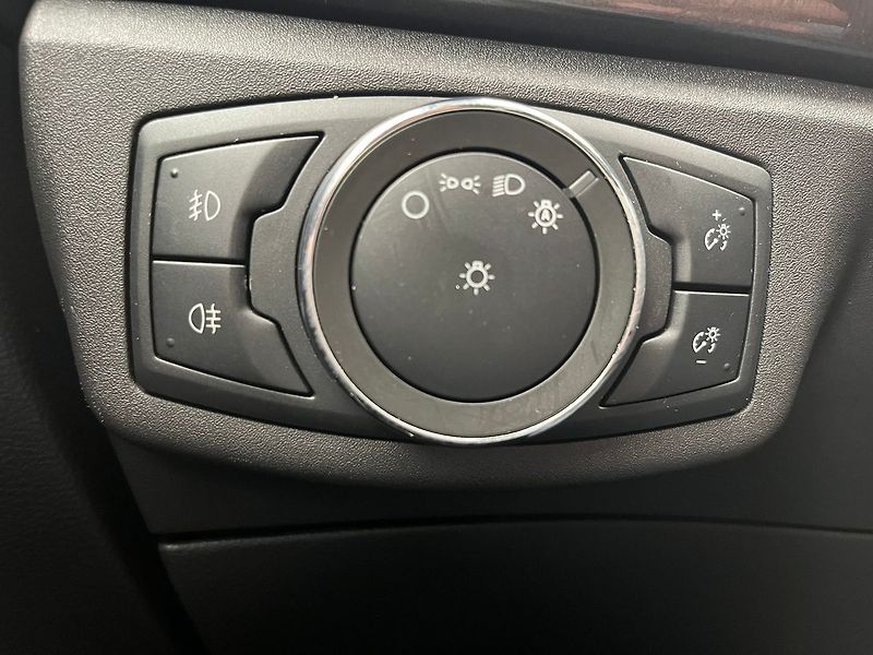 Ford Mondeo 2.0 EB 140 kW Titanium servis - fotka 29 z 49