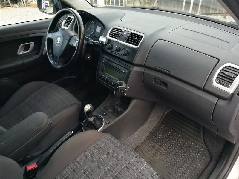 Škoda Fabia 1,4 i 16v klima - fotka 9 z 15