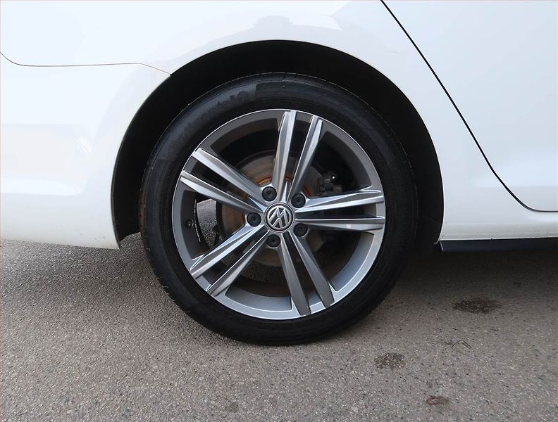 Volkswagen Golf (2020) R-Line 1.5 TSI, Automat, Kůže - fotka 15 z 20