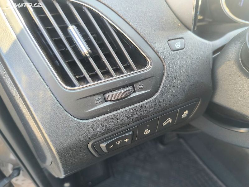 Hyundai ix35 2.0D4X4,90KM,MAX VÝBAVA,KRÁSNÝ - fotka 20 z 27