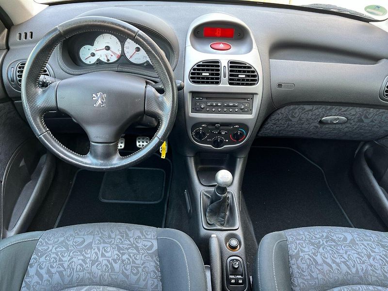 Peugeot 206 (2003) SW 1.6i 80kW QUIKSILVER - fotka 13 z 19