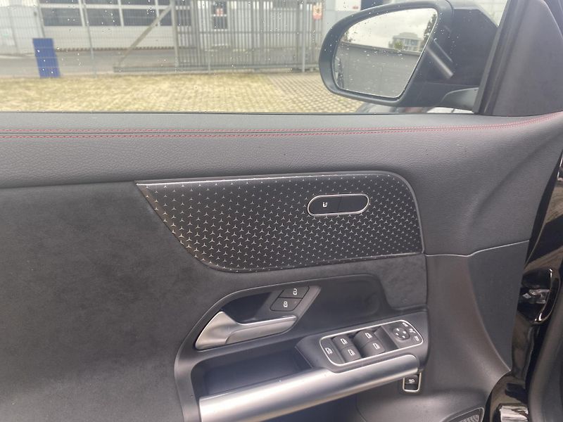 Mercedes-Benz EQA 250+ AMG - fotka 11 z 12