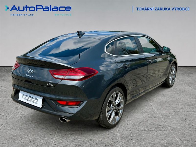 Hyundai i30 1,6 CRDI STYLE PREMIUM AT - fotka 4 z 10