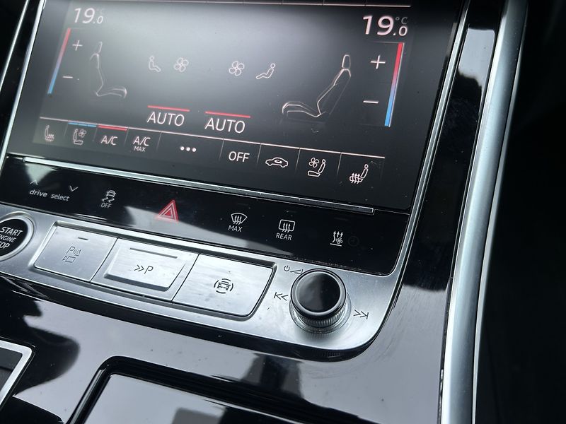 Audi Q8 50 TDI quattro ZÁRUKA - fotka 21 z 35