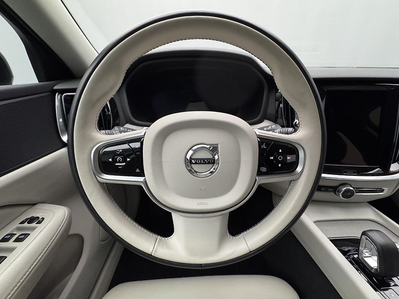 Volvo V60 B4 DARK PLUS CZ 1.maj - fotka 3 z 47