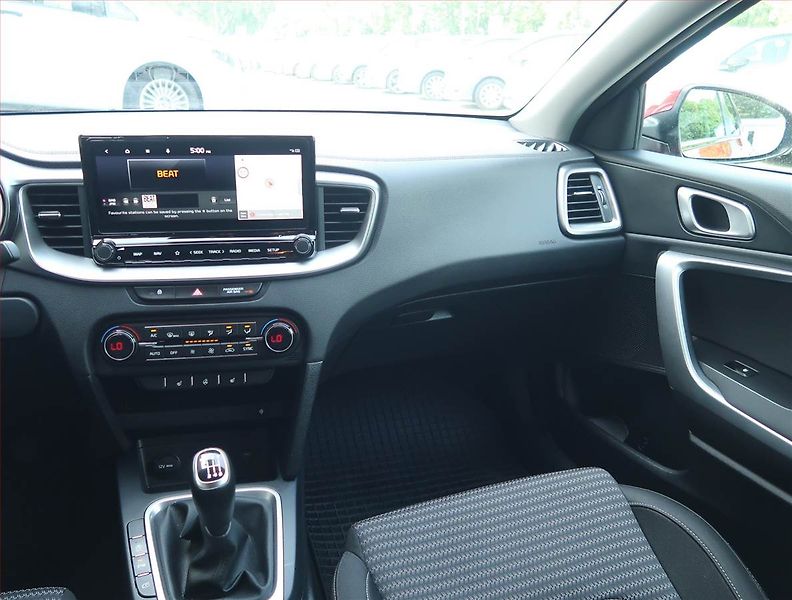 Kia Ceed (2023) Top 1.5 T-GDI - fotka 8 z 16