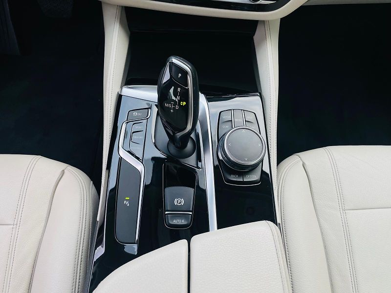 BMW Řada 5 520D AUT KAMERA SERVISKA - fotka 48 z 58