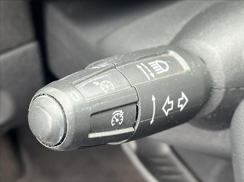 Opel Corsa 1,2 16V  Edition 111 AT - fotka 15 z 30