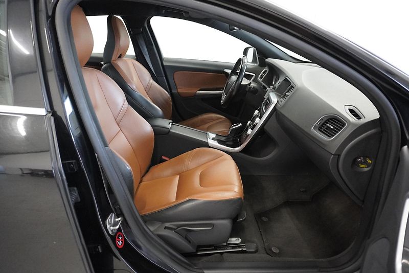 Volvo S60 D5 AUTOMAT - fotka 23 z 28