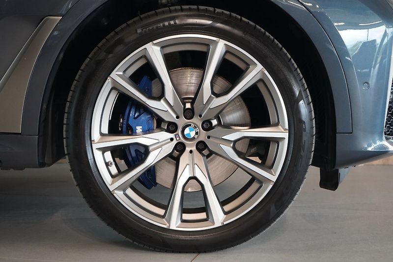 BMW X7 M50i xD, Executive Drive Pro - fotka 7 z 50