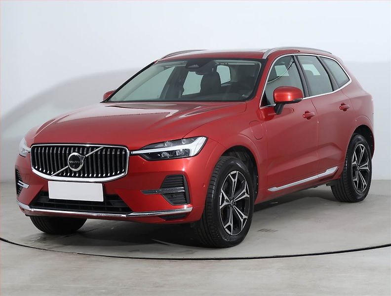 Volvo XC60 (2022) T6 Recharge - fotka 2 z 29