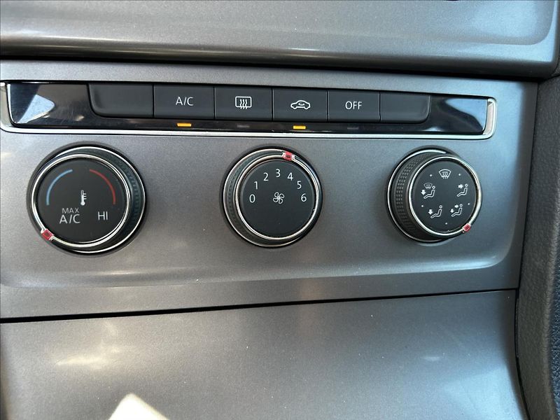 Volkswagen Golf 1,2 TSi  P+Z Senzory,Klimatiza - fotka 22 z 43