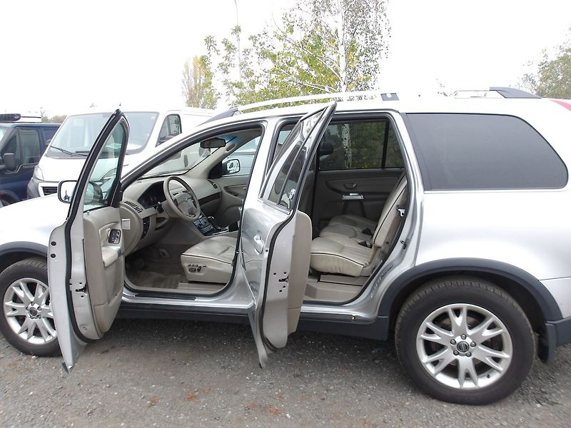 Volvo XC90 2,4D5 136 kW ČR Serv.kn! - fotka 12 z 45