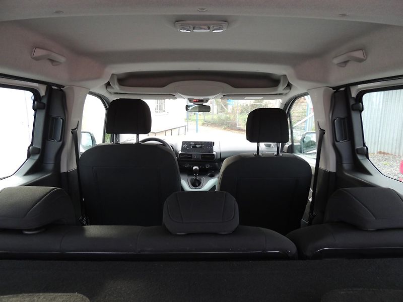 Citroën Berlingo (2019) 1.2Puretech,Live,81kw,ČR,1.maj - fotka 44 z 55